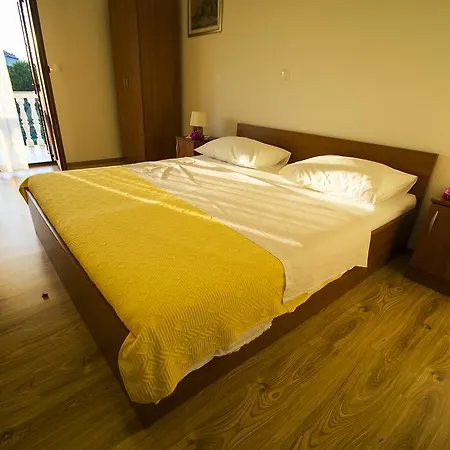 Zile Apartment *